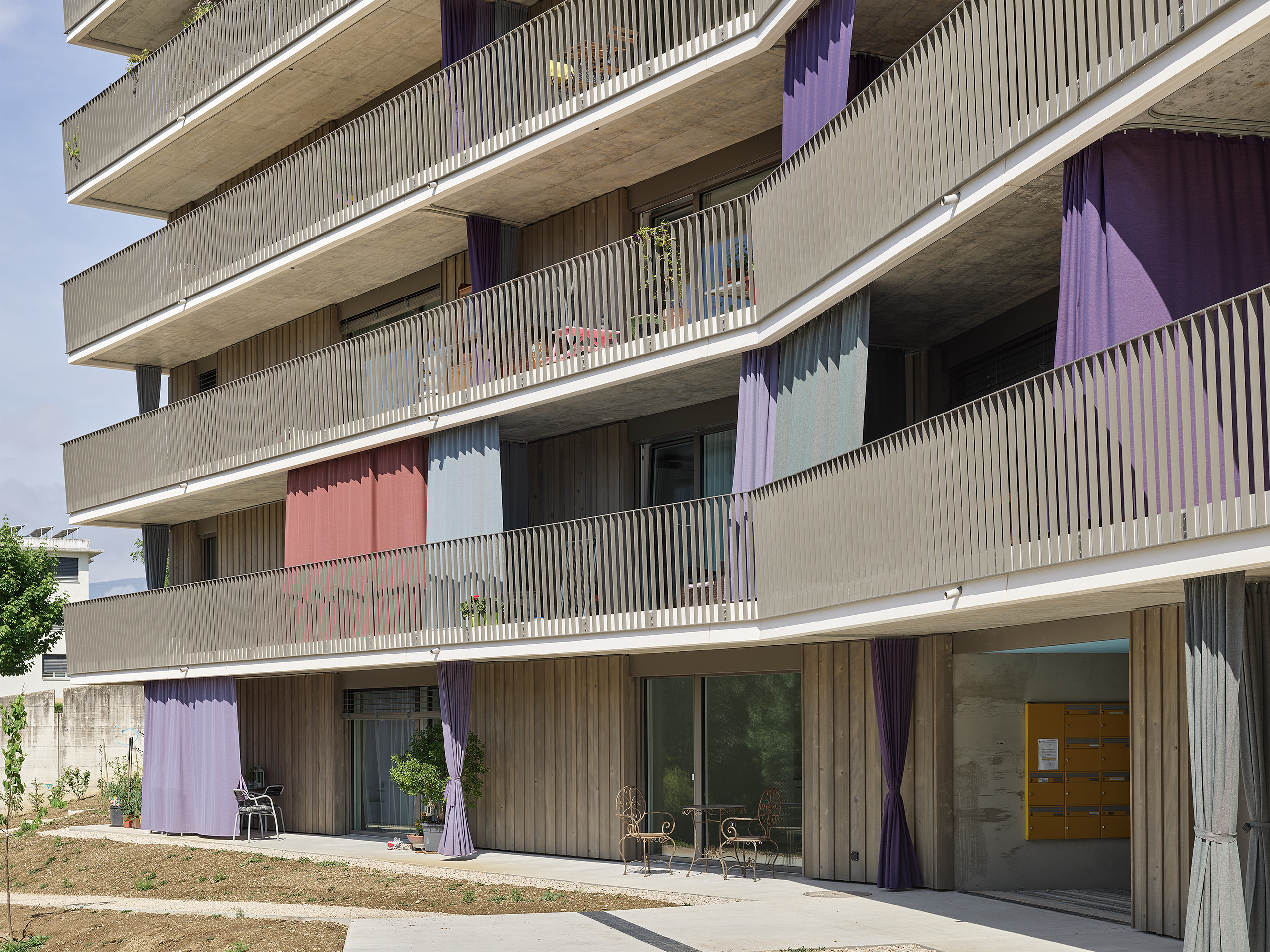 Ahp0079 AIQ4 009910 J2